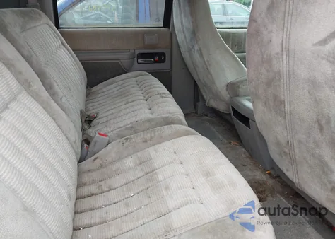 1994 GMC Suburban C2500 из США, поврежденный, VIN 1GKGC26N8RJ712014